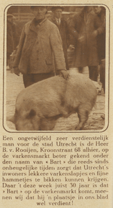 870364 Afbeelding van Bart van Rooijen (Kroonstraat 68) in Wijk C te Utrecht op de varkensmarkt, waar hij al 30 jaar ...